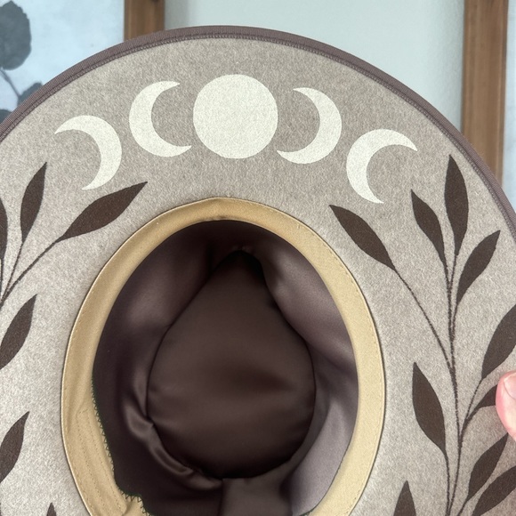 Luna Bloom hand painted hat in the Benny 🌙 - Picture 4 of 5
